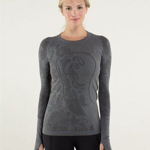 Lululemon Run: Swiftly Tech Long Sleeve *Paisley Size 6
Heathered Black